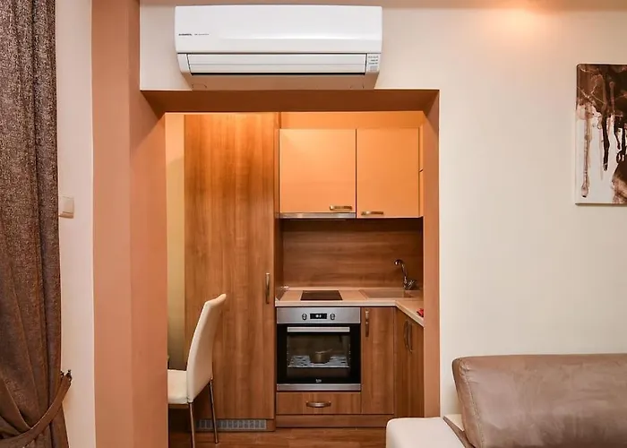 דירה двустаен в центъра וארנה